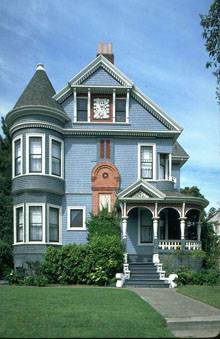 необычные решения фасадов с эклектическими вставками из кирпича